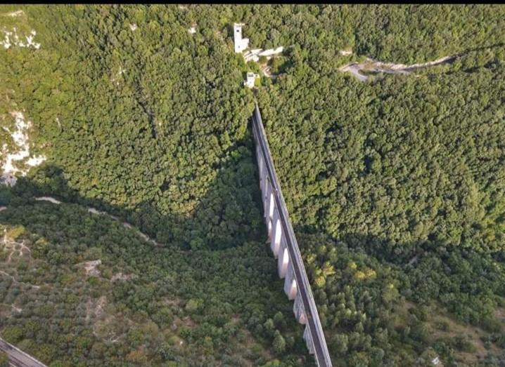 Sotto I Tetti Del Borgo Apartment Spoleto Bagian luar foto