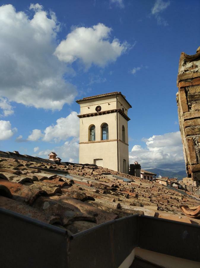 Sotto I Tetti Del Borgo Apartment Spoleto Bagian luar foto