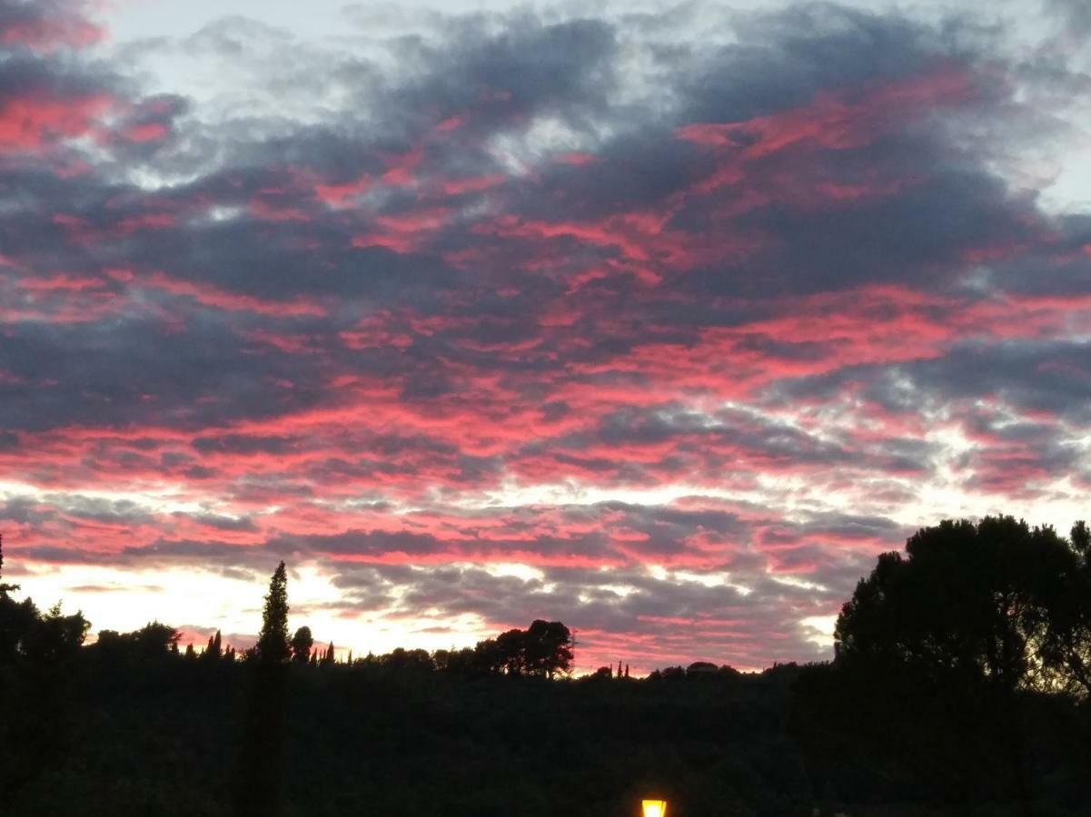Sotto I Tetti Del Borgo Apartment Spoleto Bagian luar foto