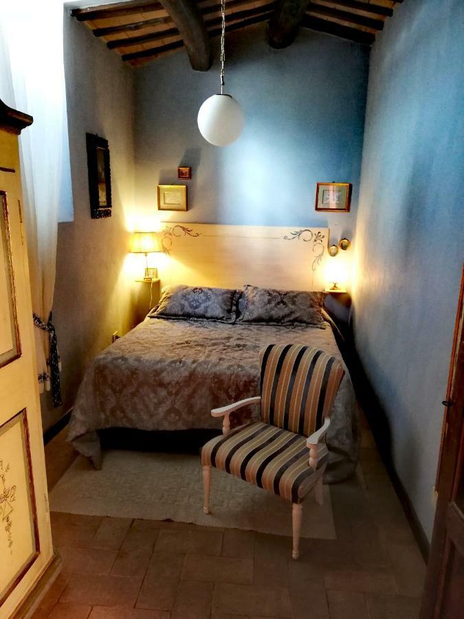 Sotto I Tetti Del Borgo Apartment Spoleto Bagian luar foto